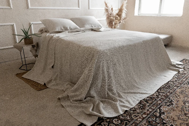 Natural Linen Bedspread, Undyed Linen Bed Couch Cover, Rustic bedding, Large bed throw, Heavy linen fabric, Full Queen King Coverlet Quilt