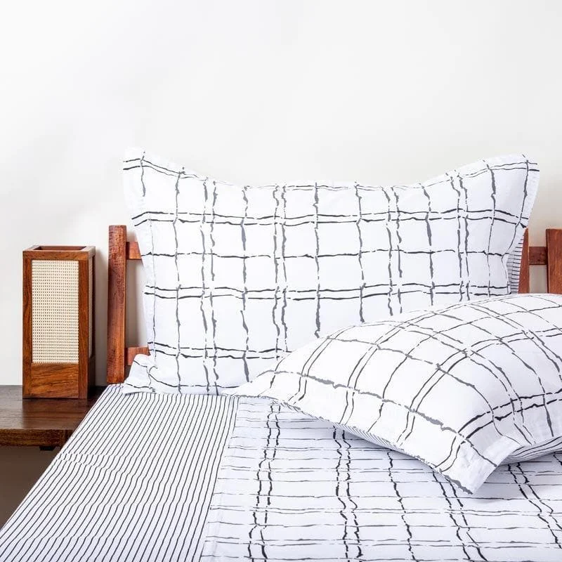 Checkmate Geometric Bedsheet