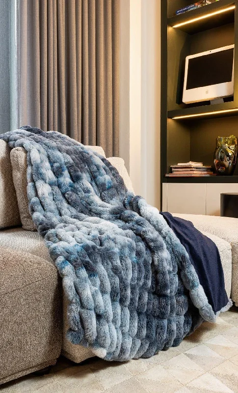 Chunky Faux Fur Throw Blanket