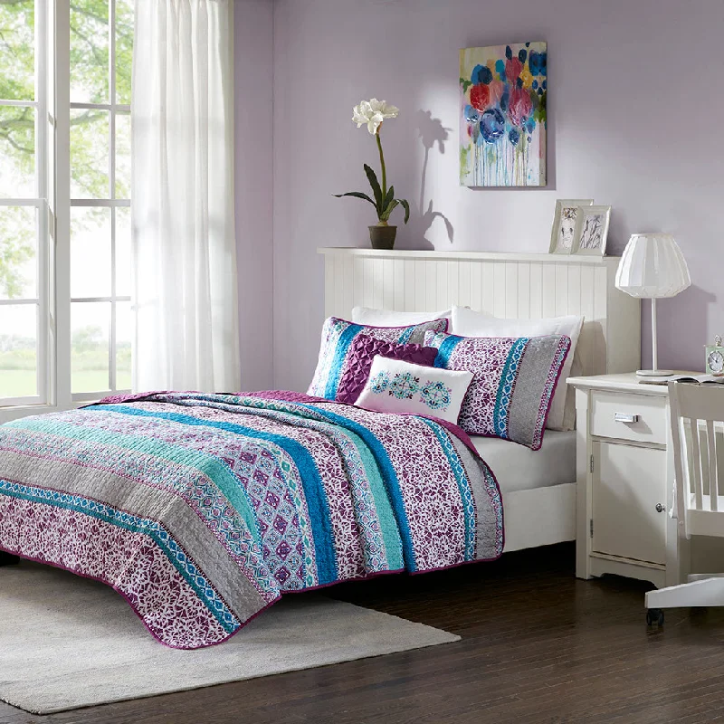 Streamdale Joni Reversible Quilt Set With Throw Pillows