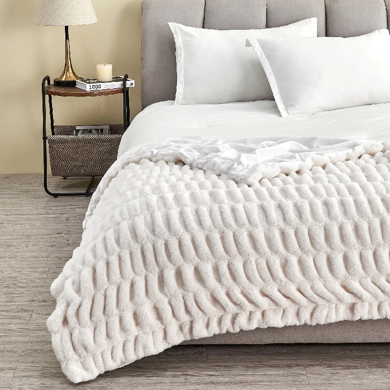 Ruched Faux Fur Throw Blanket - Alondra Collection