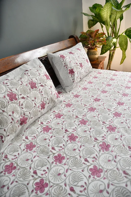 Hibiscus Bloom Bedsheet: Hand-Blocked Paradise for Your Bedroom (Jaipur, India)