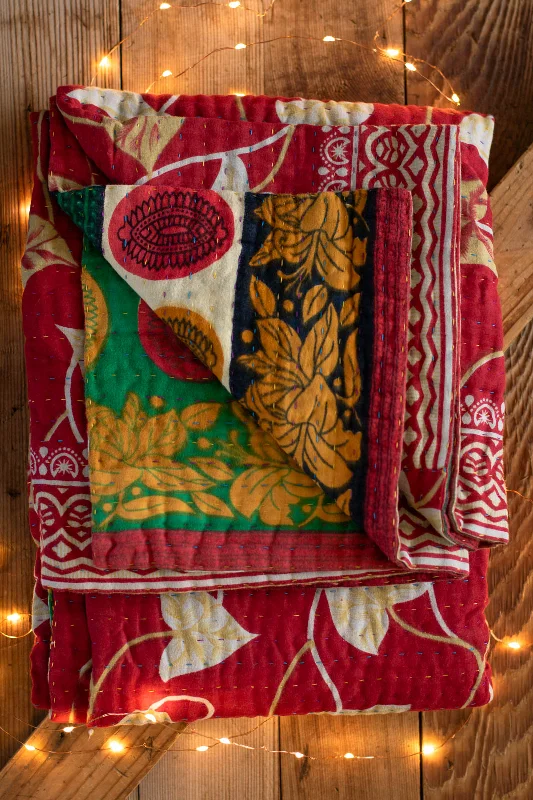 Whoville Kantha Christmas Throw