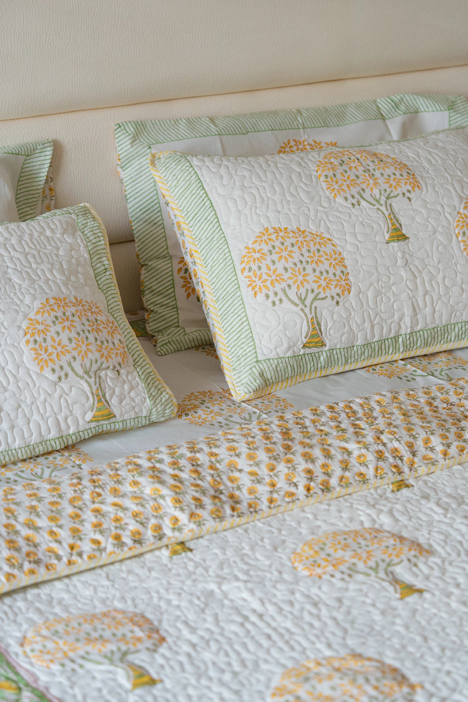 MANGO GROOVE  Quilted Bedcover