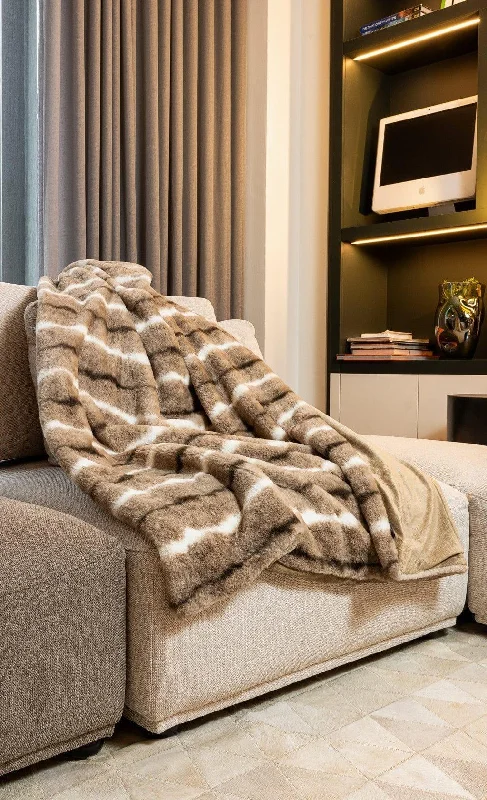 Luxe Beige & White Faux Fur Throw