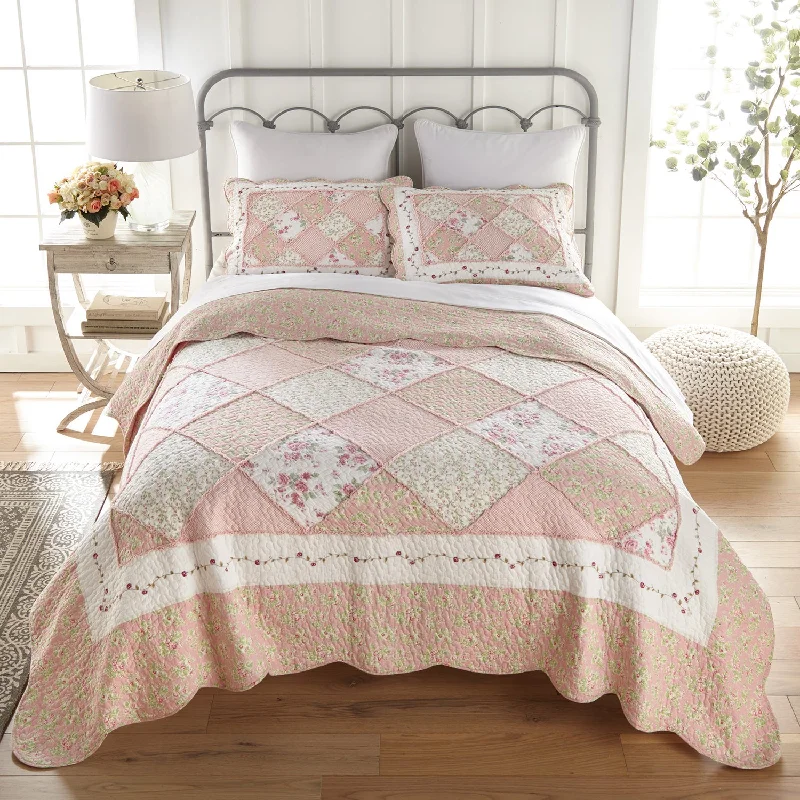 Strawberry Garden Quilt Bed Blanket